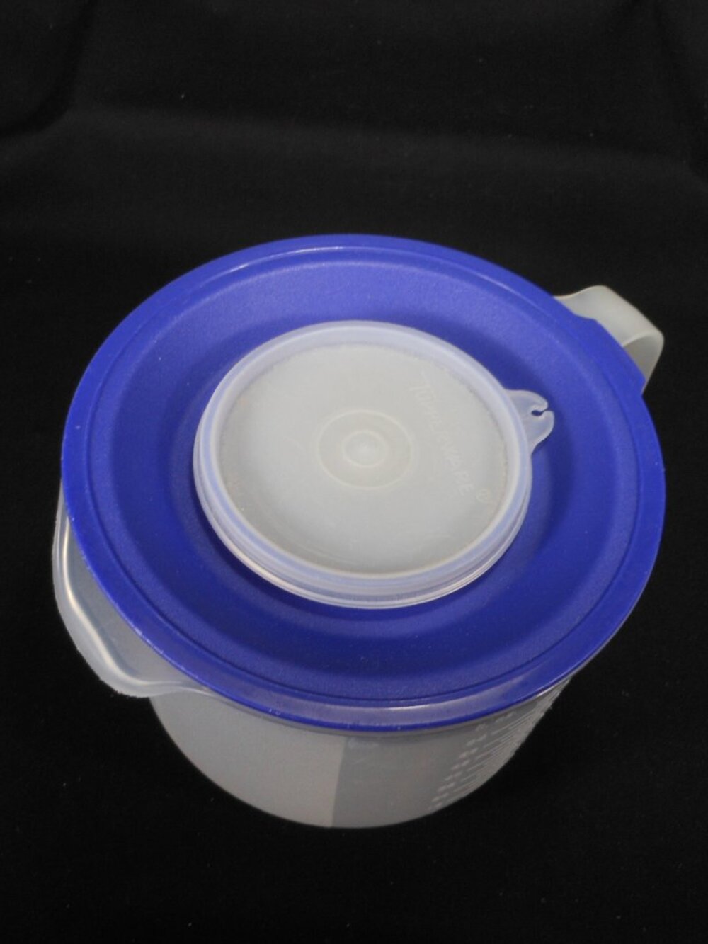 Tupperware 2000ml measuring cup - Picture 2 of 3